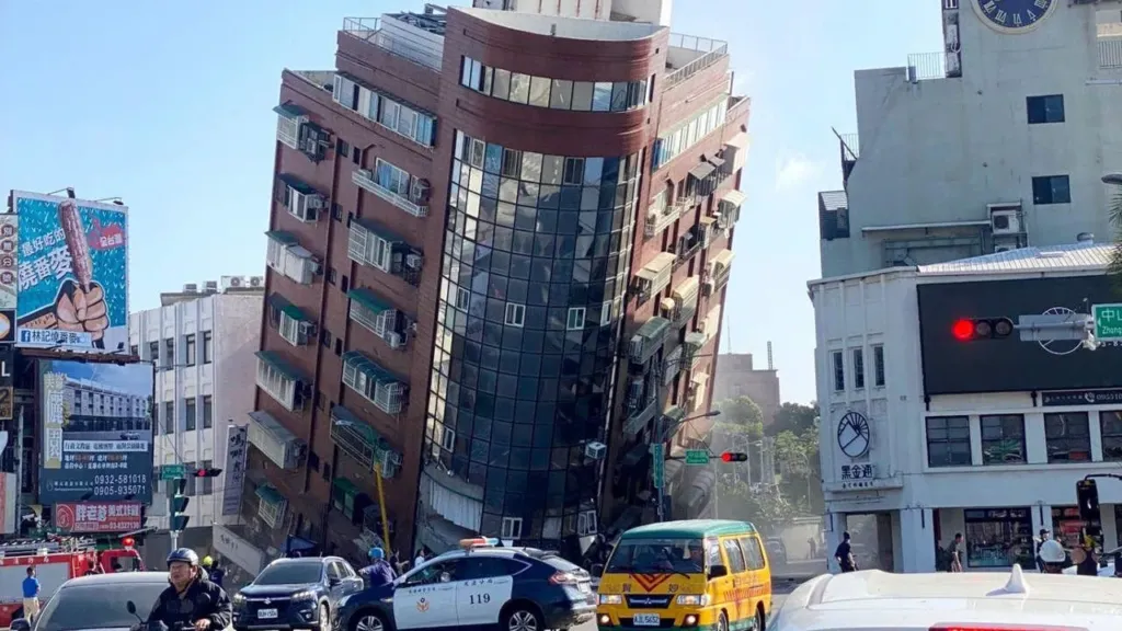 Fuerte terremoto en Taiwan: Daños, muertes, colapsos y más.