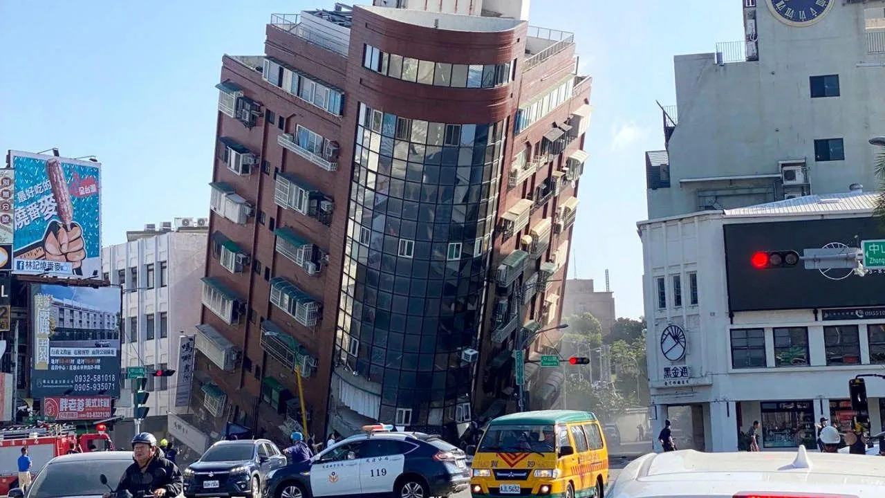 Fuerte terremoto en Taiwan: Daños, muertes, colapsos y más.