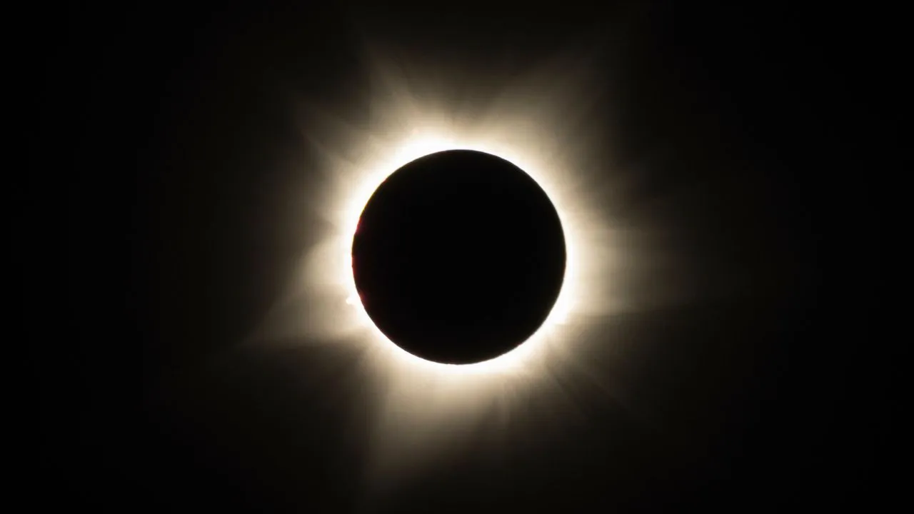 ¡Prepárate para el eclipse solar total en México!