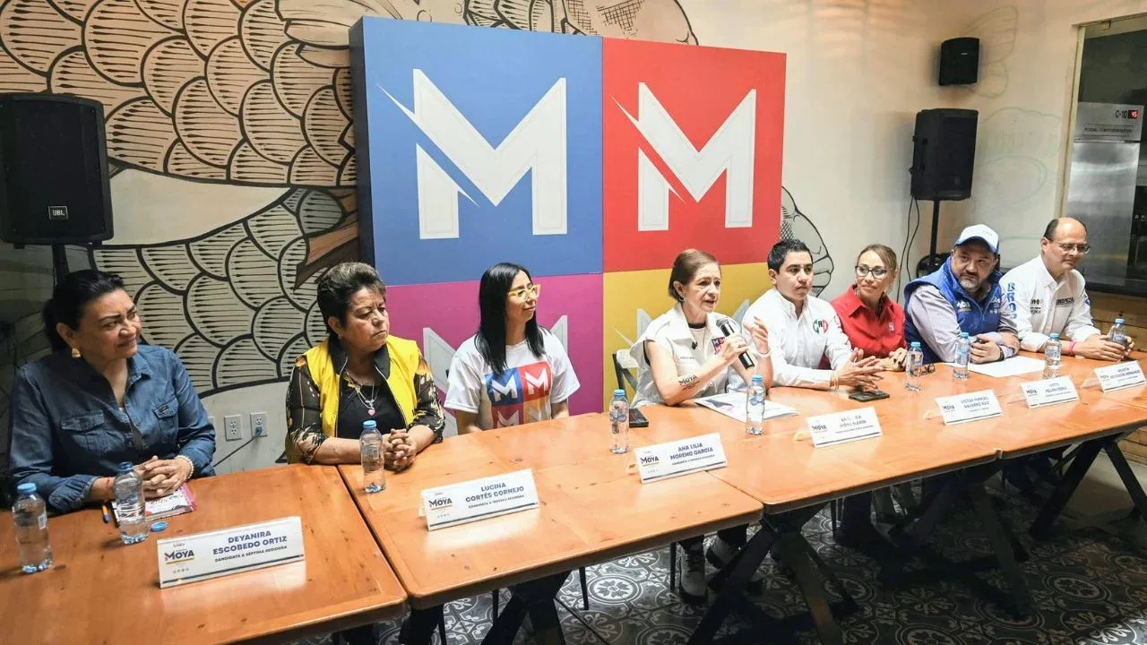 Presenta Angélica Moya planilla, arrancan contienda con 12 puntos de ventaja