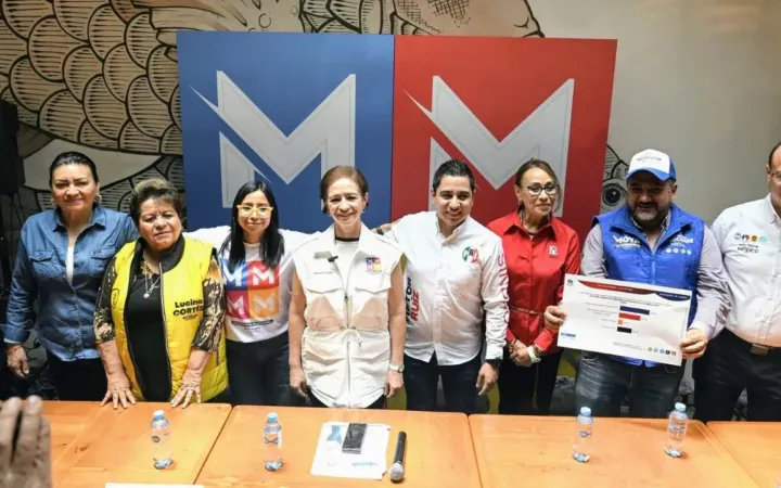 Presenta Angélica Moya planilla, arrancan contienda con 12 puntos de ventaja