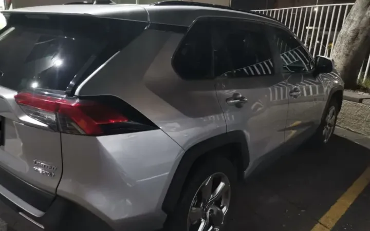 Recupera policía de Naucalpan camioneta robada con violencia