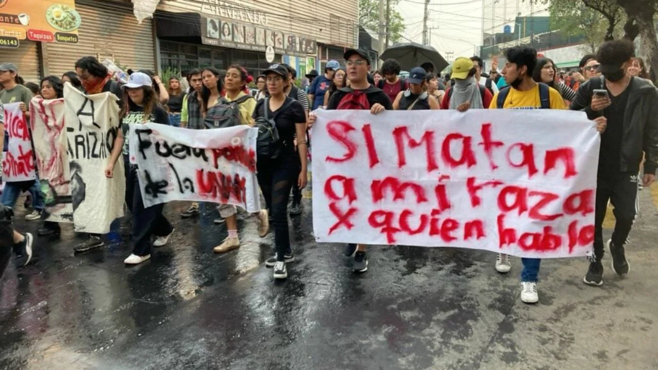 Nueva manifestación de estudiantes del CCH Naucalpan exige mayor seguridad