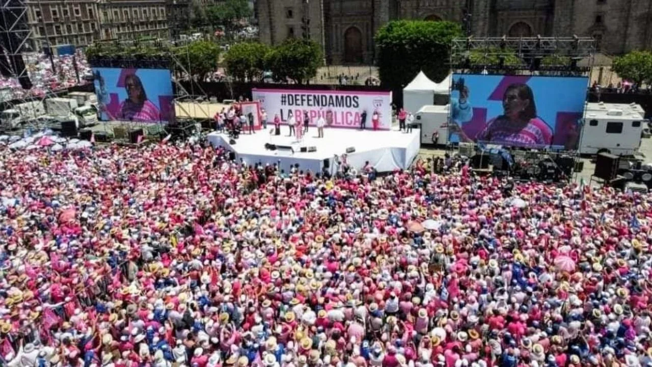 Marcha Marea Rosa en Defensa de la República llenan el Zócalo de la Cdmx