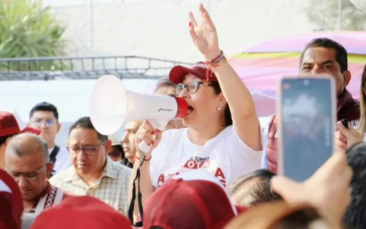 Azucena Cisneros reiteró que en Ecatepec no tiene negocios ni organizaciones, solo interés por la gente