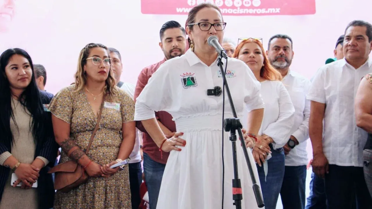 Azucena ofrece erradicar corrupción en tianguis y mercados de Ecatepec