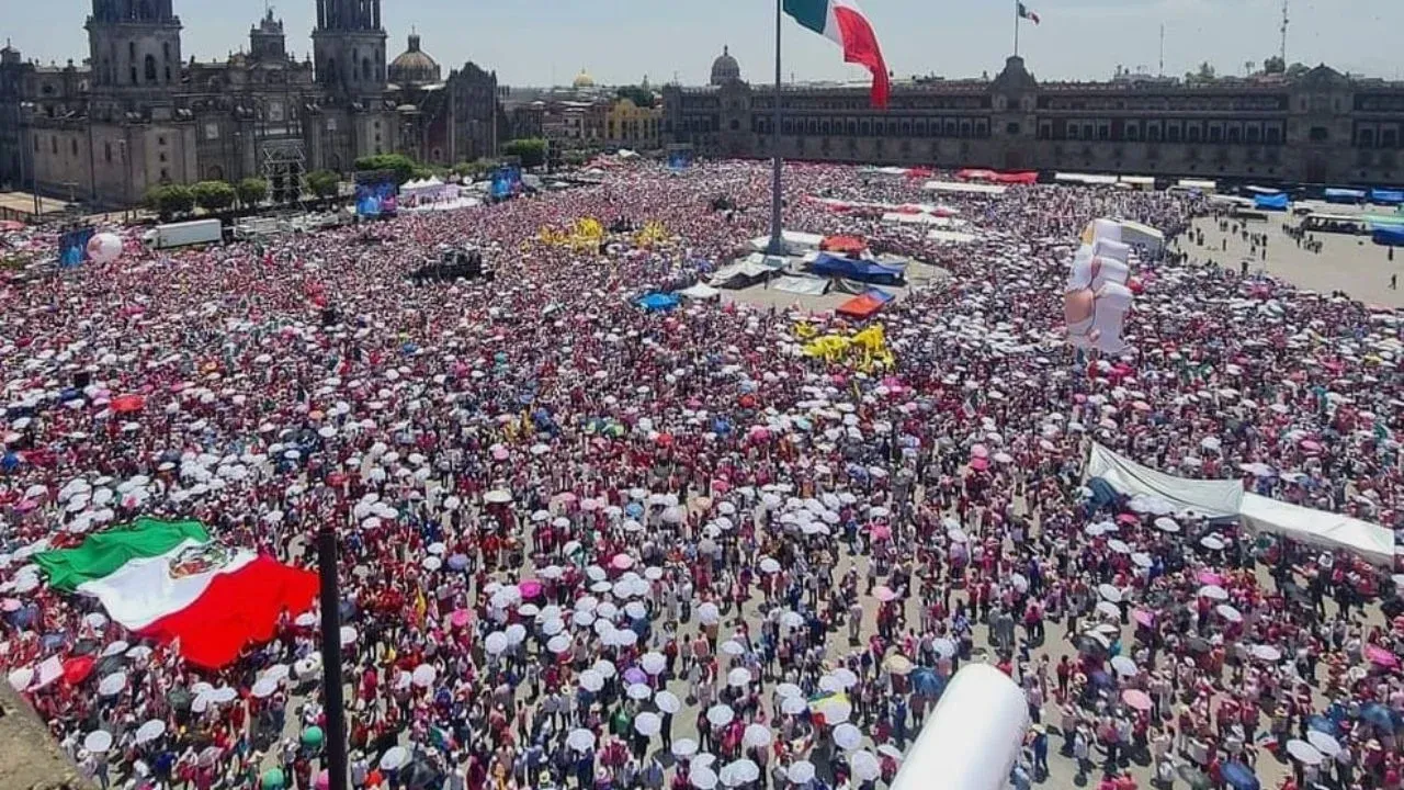Marcha Marea Rosa en Defensa de la República, llenan el Zócalo de la Cdmx