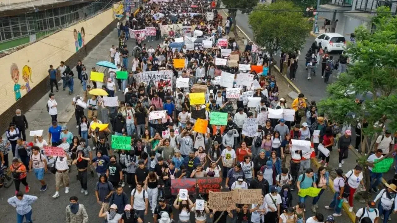 Nueva manifestación de estudiantes del CCH Naucalpan exige mayor seguridad