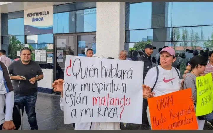 Padres de Familia de Estudiantes del CCH Naucalpan marchan para exigir seguridad