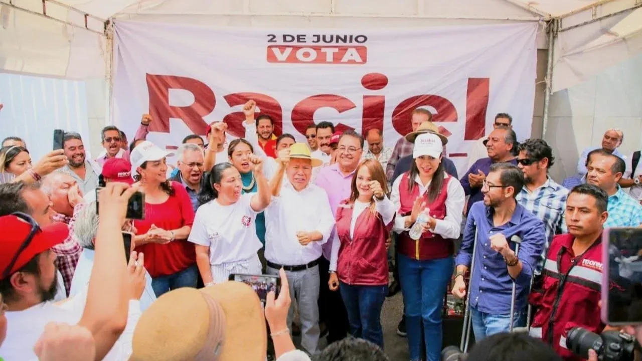 Realiza Raciel Pérez Cruz campaña de pega de microperforados en unidades del Transporte público de Tlalnepantla