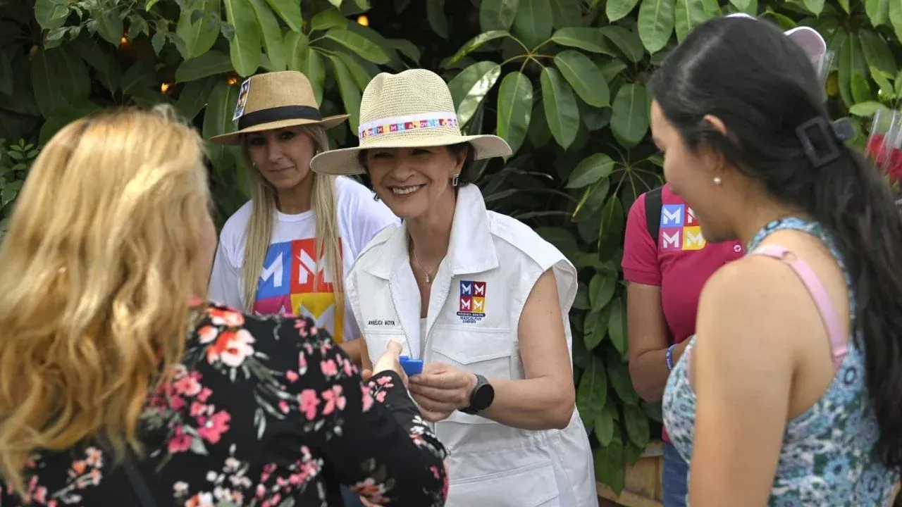 Reconoce Angélica Moya trabajo de mamás Naucalpenses