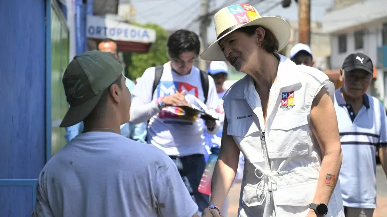 Sostiene encuentro la candidata de Fuerza y Corazón por México a la alcaldía de Naucalpan Angélica Moya con cámaras empresariales