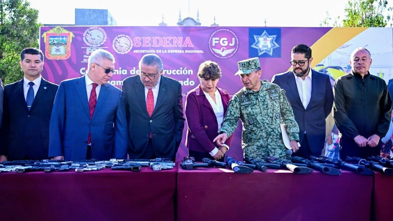 Gobernadora Delfina Gómez Álvarez encabeza arranque de la campaña de Destrucción de Armamento en Edomex