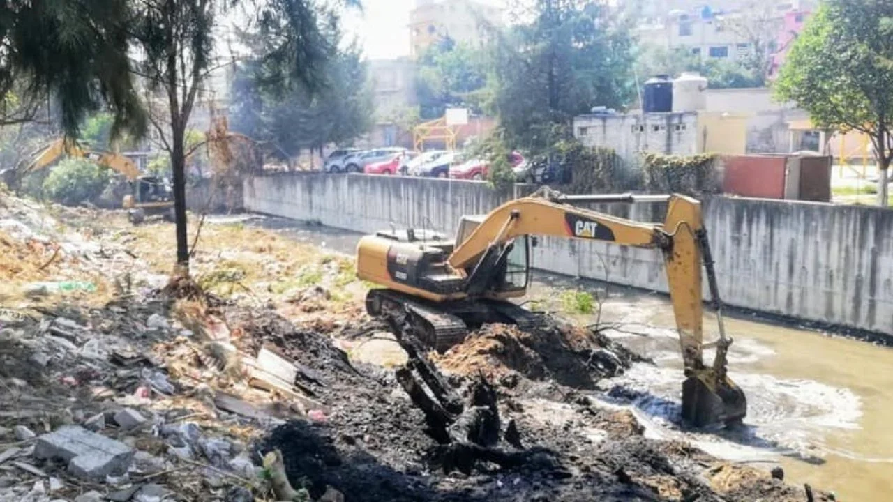 Mantiene Oapas Naucalpan programa permanente de limpieza de cauces y barrancas