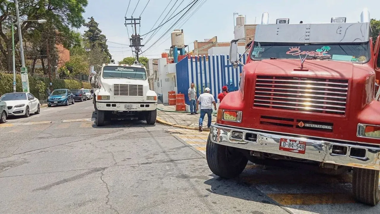 Abastece Oapas Naucalpan con pipas tres tanques de almacenamiento
