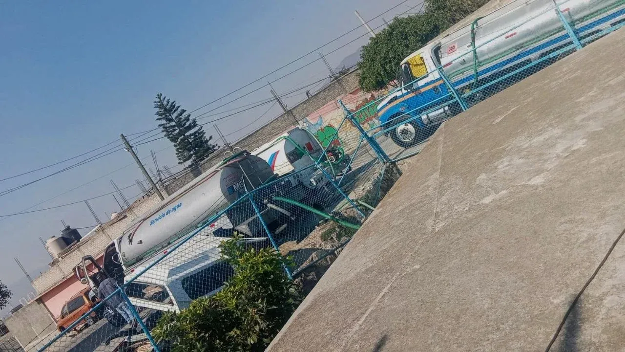 Abastece Oapas Naucalpan con pipas tres tanques de almacenamiento