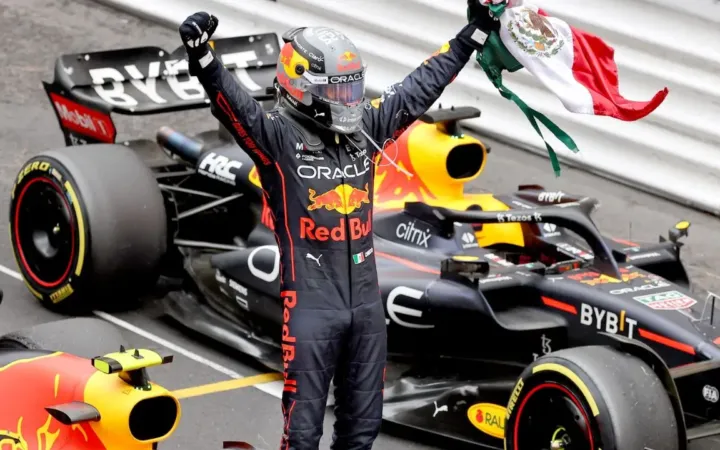 Checo Pérez seguirá siendo piloto de Red Bull hasta el 2026!
