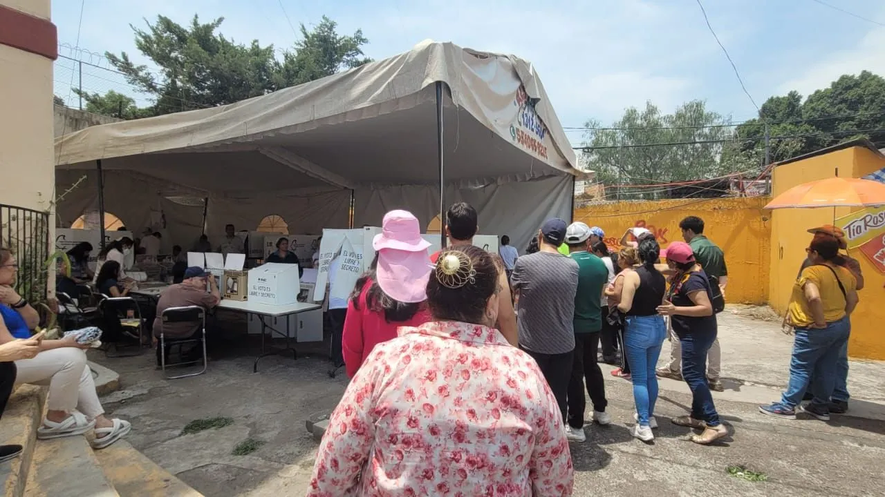 Elecciones Federales en México 2024: Ciudadanos Ejercen su Derecho al Voto 