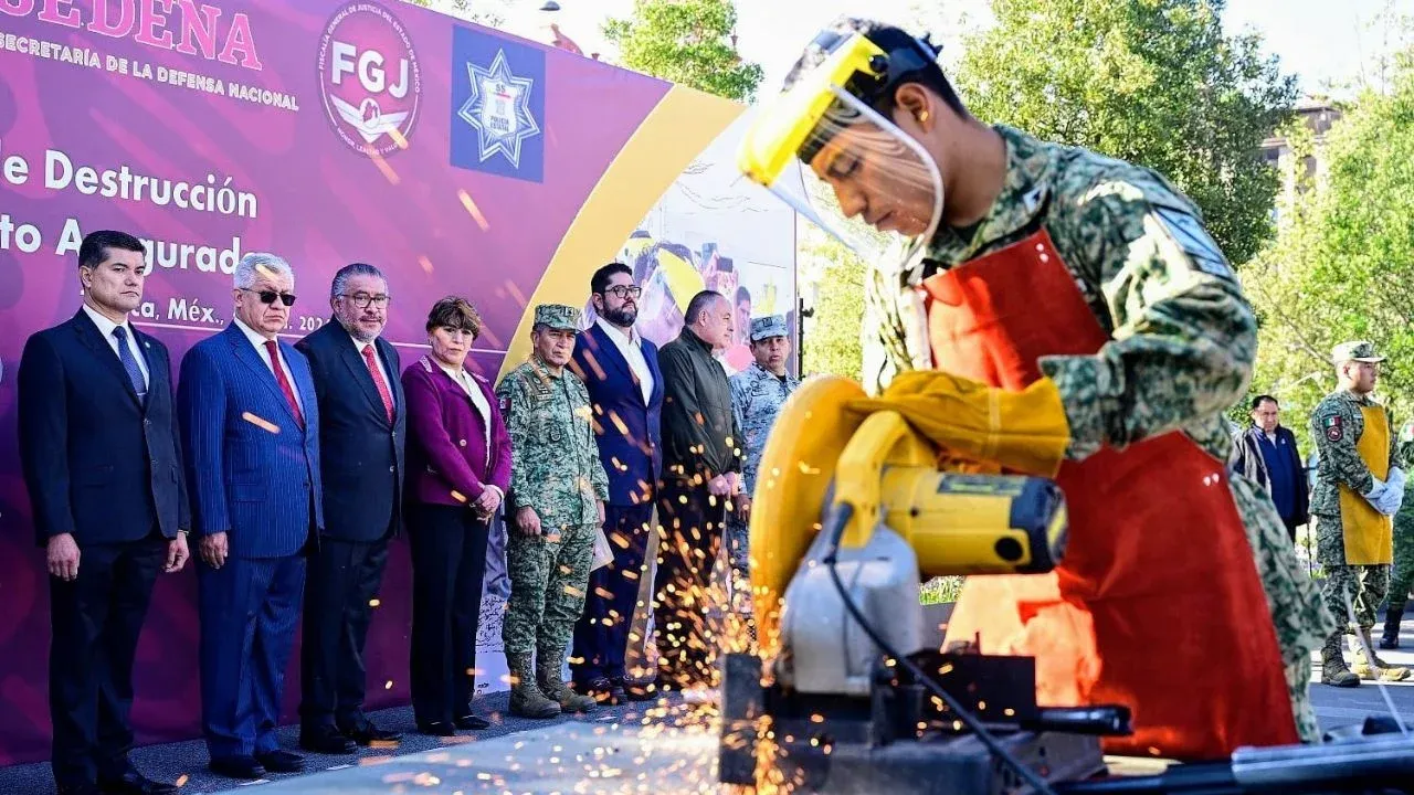 Gobernadora Delfina Gómez Álvarez encabeza arranque de la campaña de Destrucción de Armamento en Edomex