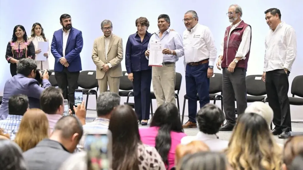 Gobernadora Delfina Gómez Álvarez entrega 600 documentos agrarios; revierte años de olvido e injusticia social en el Edomex