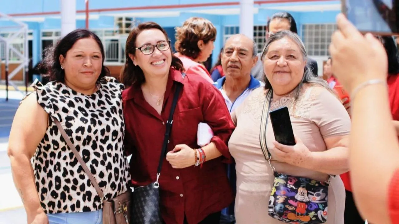 Inicia Azucena Cisneros gira de agradecimiento en colonias de Ecatepec