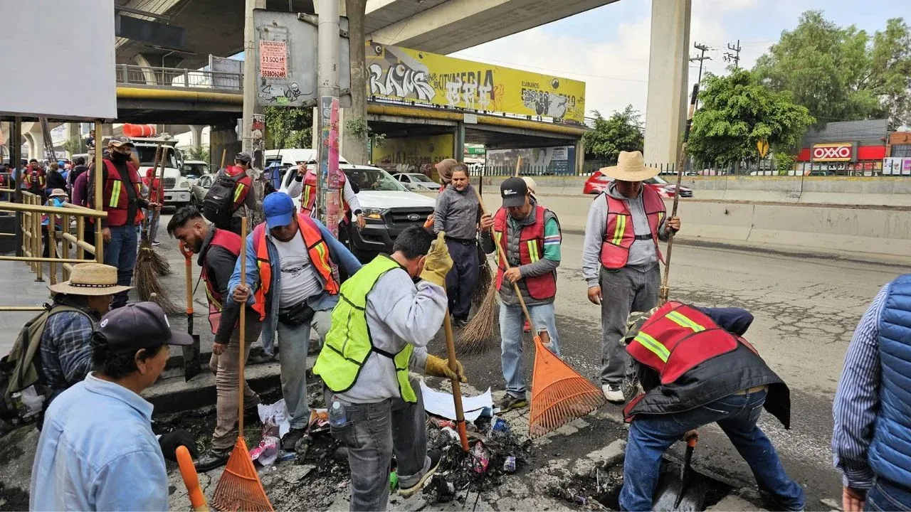 Limpia Naucalpan laterales de periférico