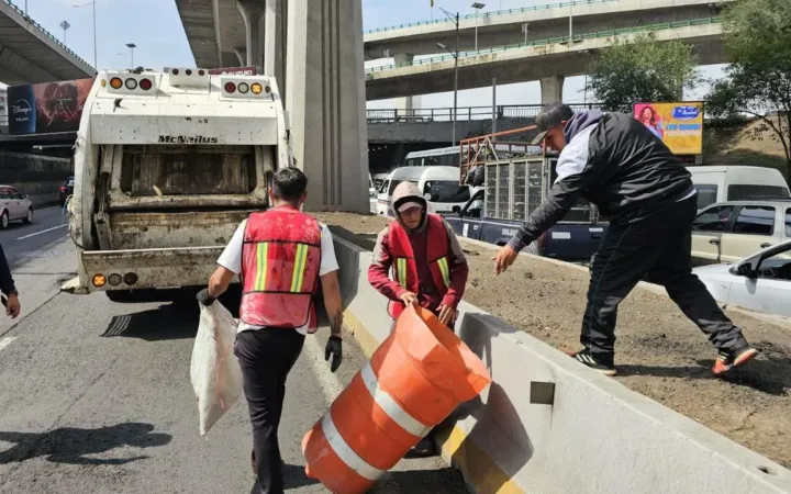 Limpia Naucalpan laterales de periférico