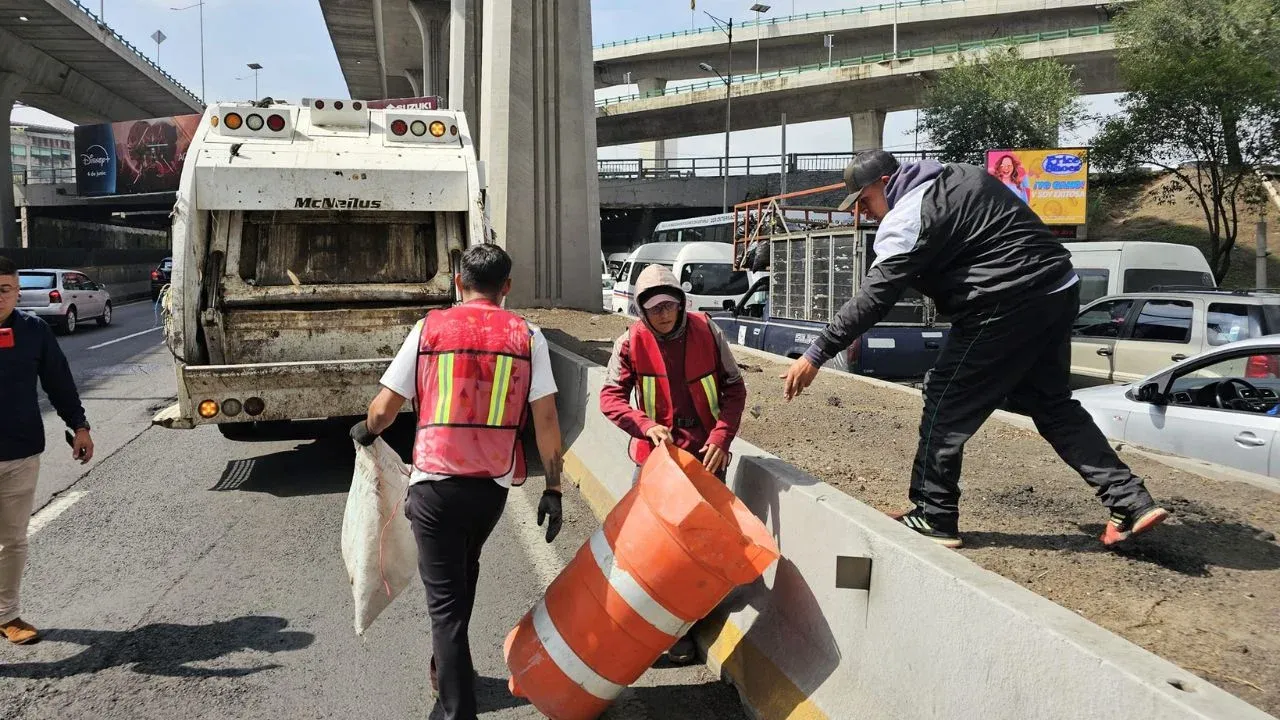 Limpia Naucalpan laterales de periférico