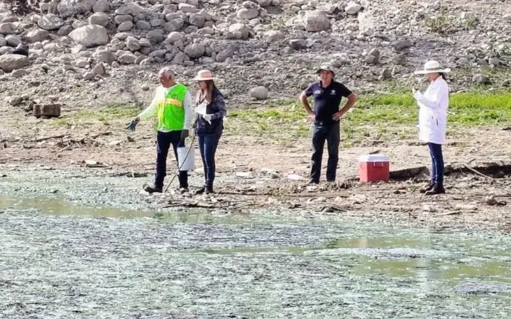 SAPASA analiza agua de la Presa Madín en Atizapán de Zaragoza ante reportes de alga azulverde y olores desagradables