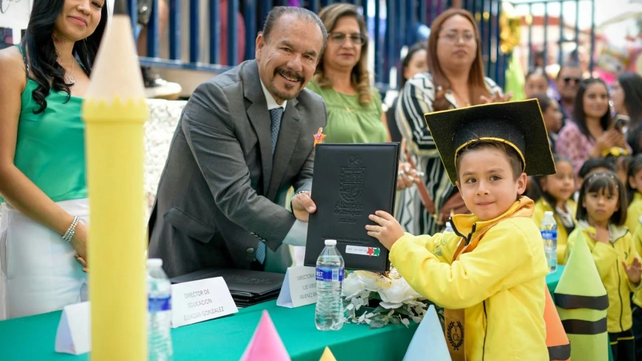 Pedro Rodríguez padrino de generación de más de 6 mil estudiantes Atizapenses