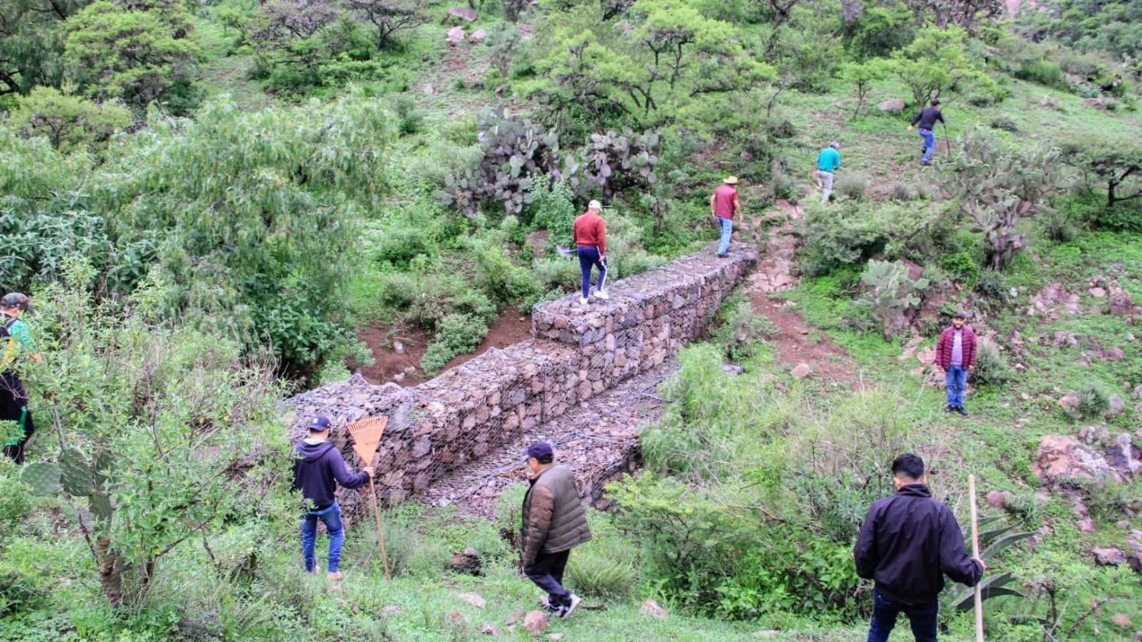 Mitigan inundaciones con trabajos en barranca de Ecatepec