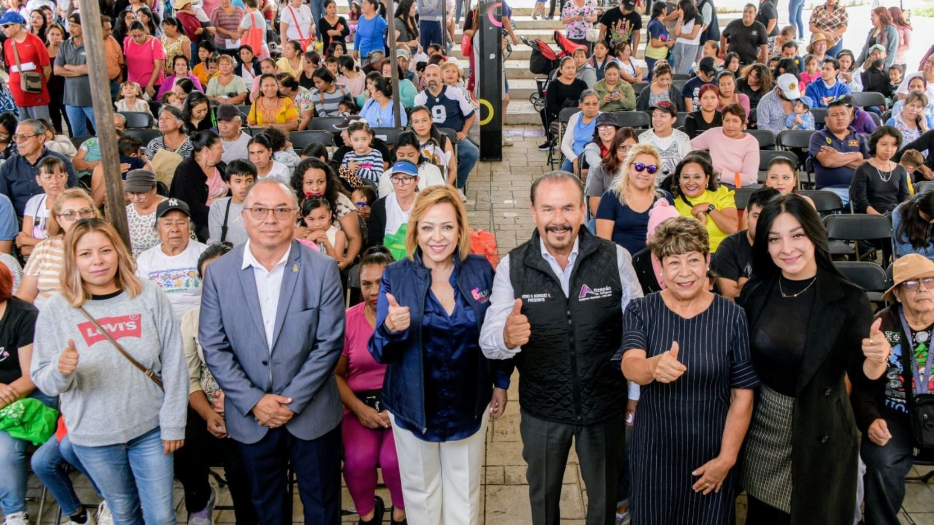 Entrega Pedro Rodríguez apoyos alimentarios a familias Atizapenses