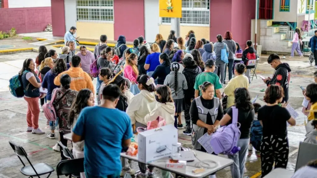 El gobierno de Atizapán de Zaragoza entregó 4 mil certificados médicos gratuitos para el regreso a clases