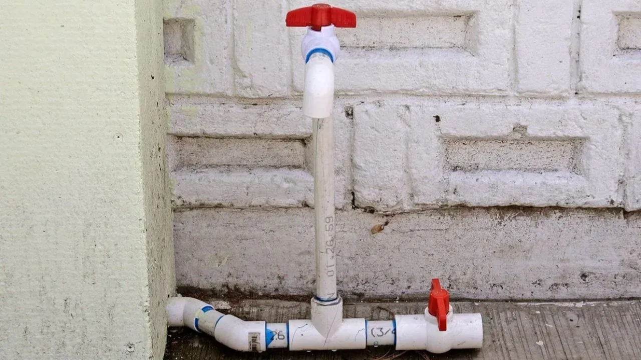 Estudiantes mexiquenses crean un “ECO-Muro”, novedoso sistema de captación de agua pluvial