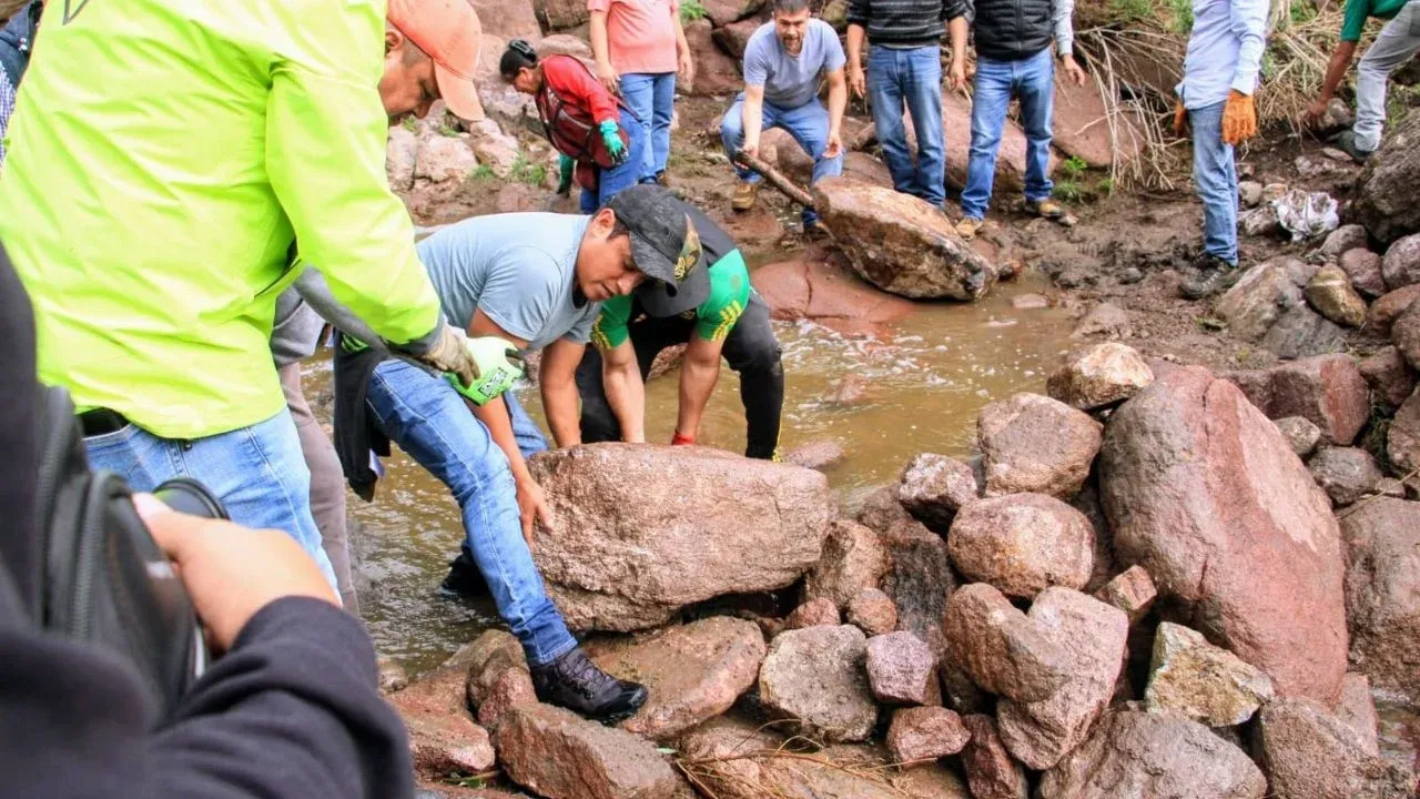 Mitigan inundaciones con trabajos en barranca de Ecatepec