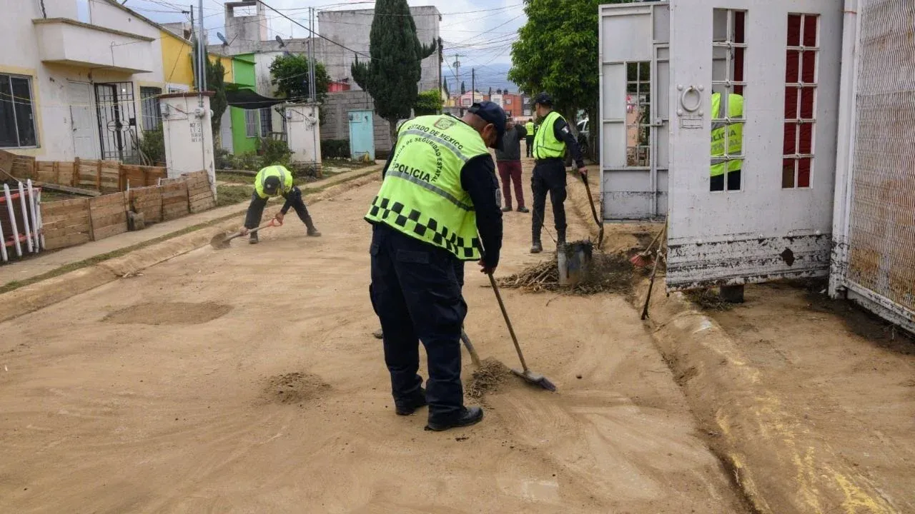Recorre Delfina Gómez zonas afectadas por lluvias en oriente del Edomex; supervisa atención a la población.