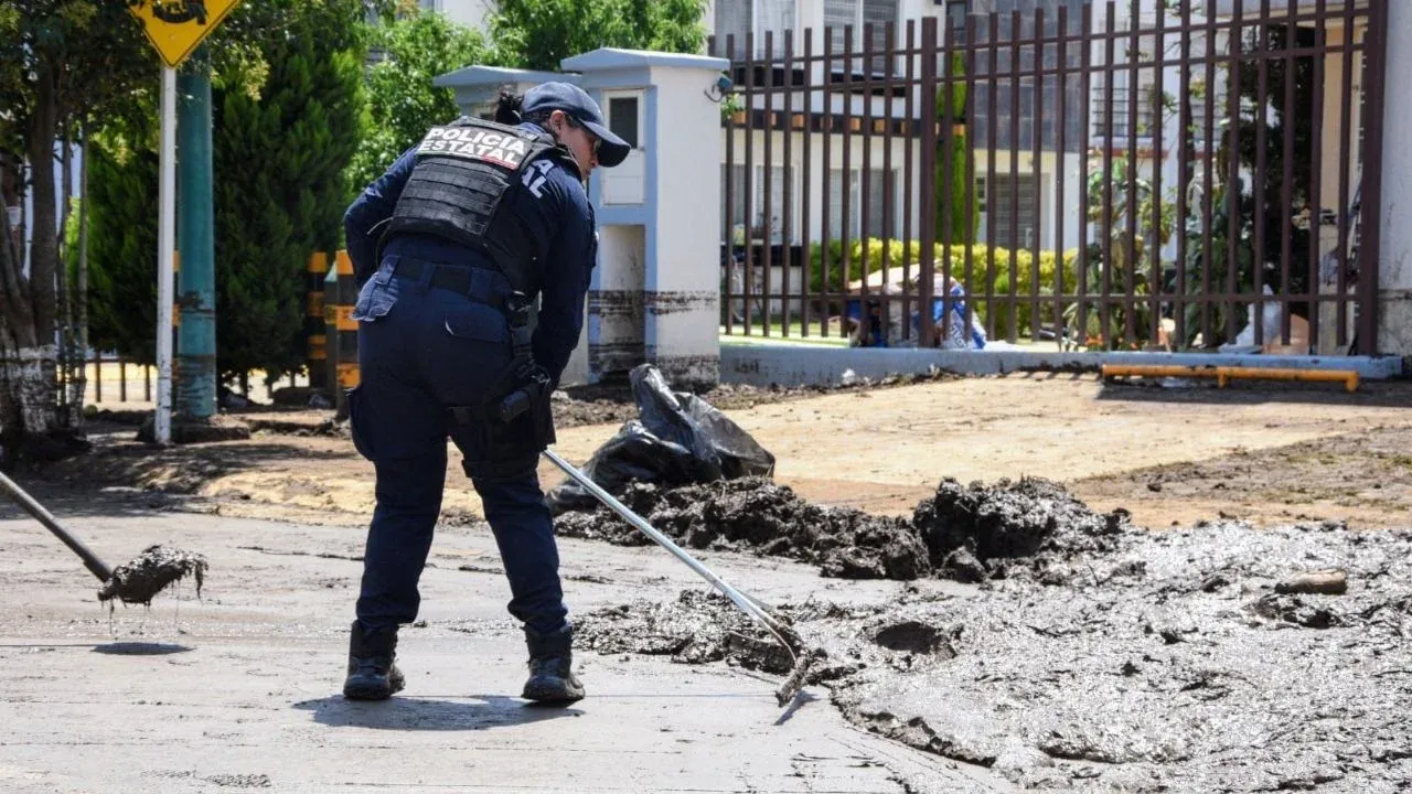 Recorre Delfina Gómez zonas afectadas por lluvias en oriente del Edomex; supervisa atención a la población.