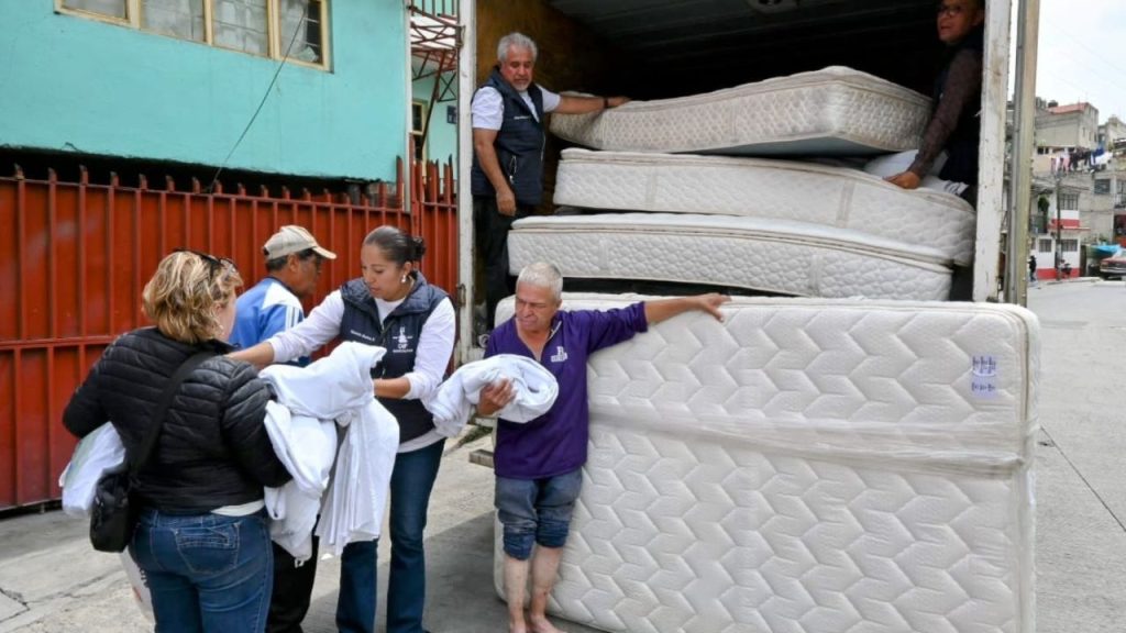 Naucalpan apoya a familias afectadas por la lluvia