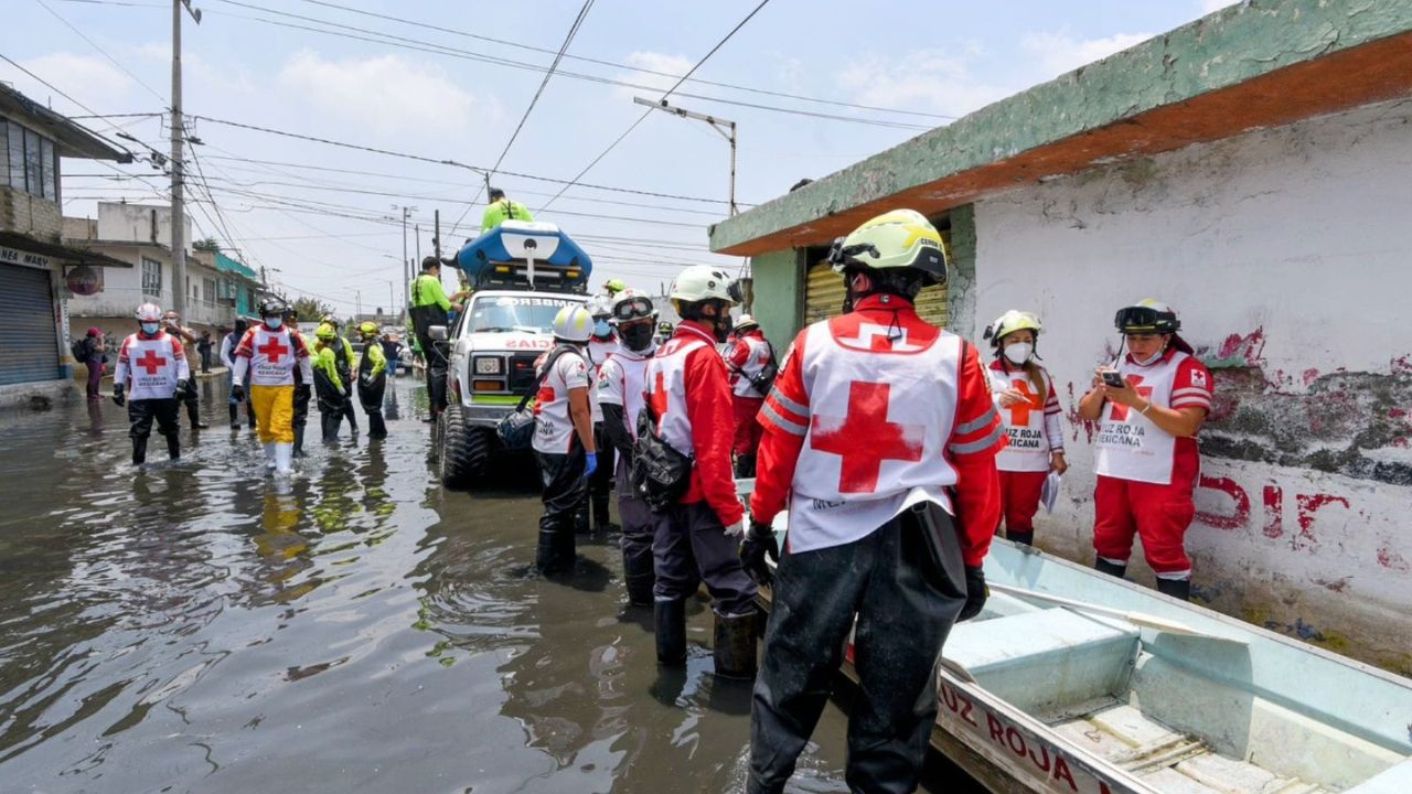 Respalda Cruz Roja Mexicana distribución de alimentos en zona afectada por inundaciones de Chalco