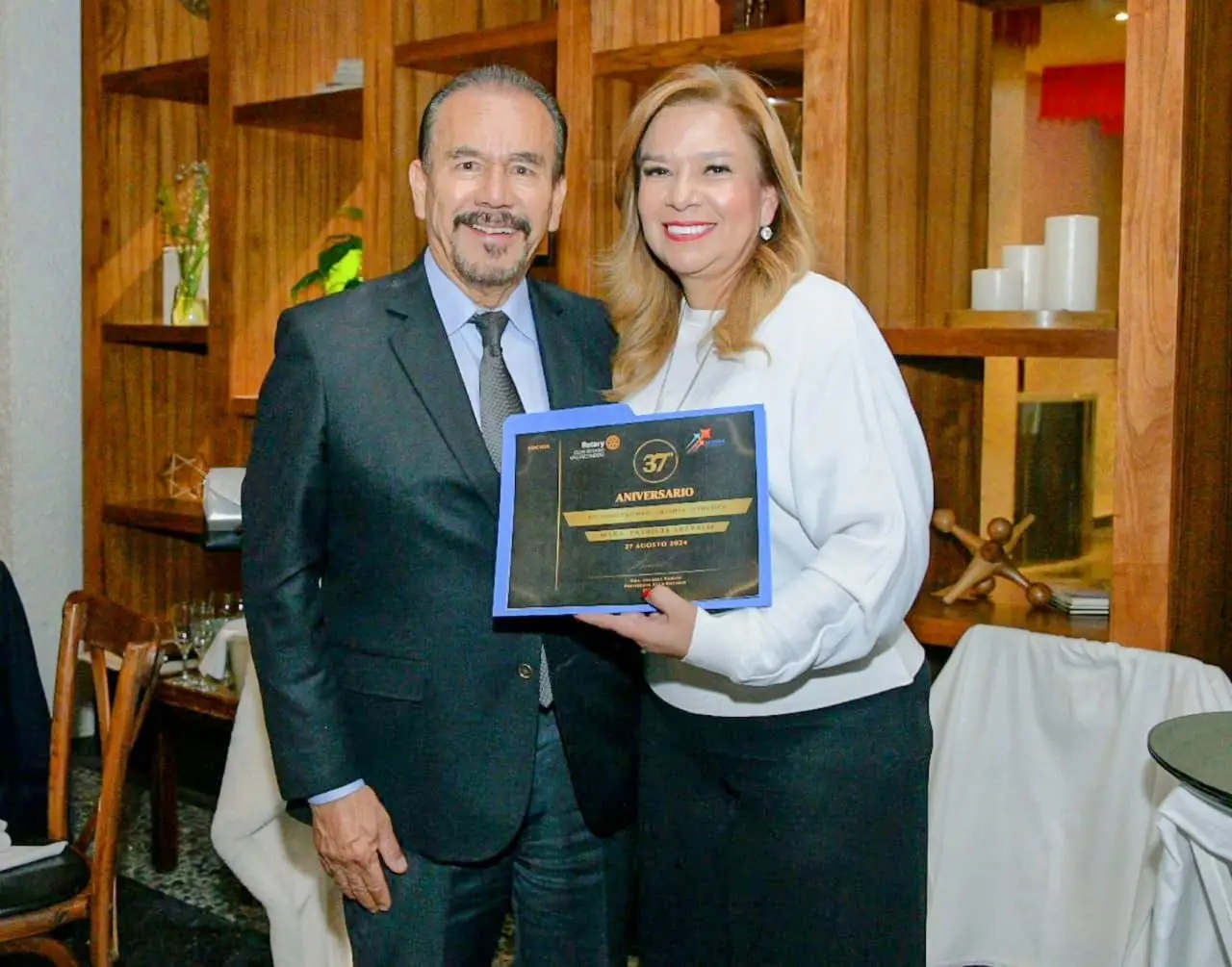 Rotarios de Valle Escondido reconocen labor altruista de Paty Arévalo Presidenta del Sistema DIF de Atizapán de Zaragoza Mario Ruiz Centrando la Nota Centrando La Nota