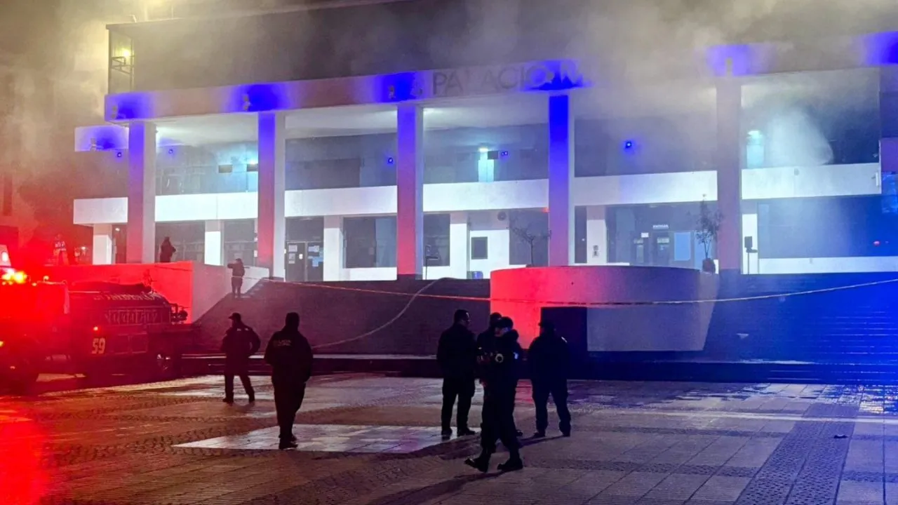 Incendio en Palacio Municipal de Naucalpan fue por corto circuito y accidental: FGJEM