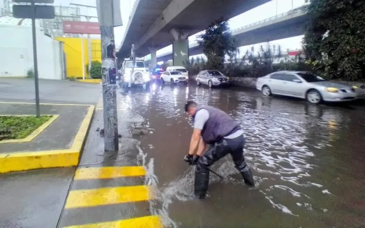 Lleva Oapas Naucalpan 90% de adelanto del programa permanente de desazolve de drenaje y alcantarillas