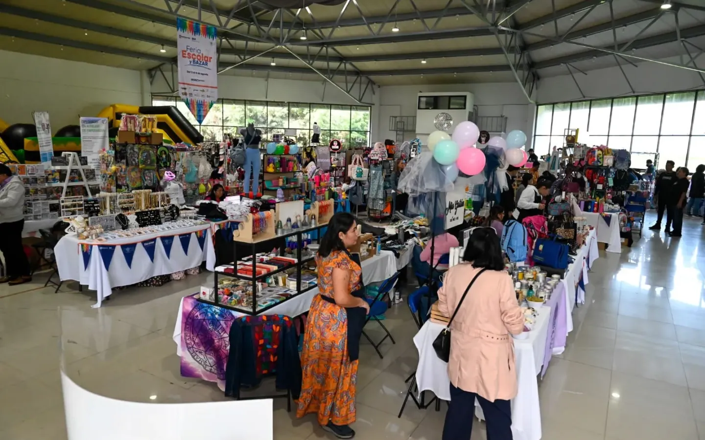 Realiza Naucalpan Feria Escolar y Bazar en apoyo a economía familiar