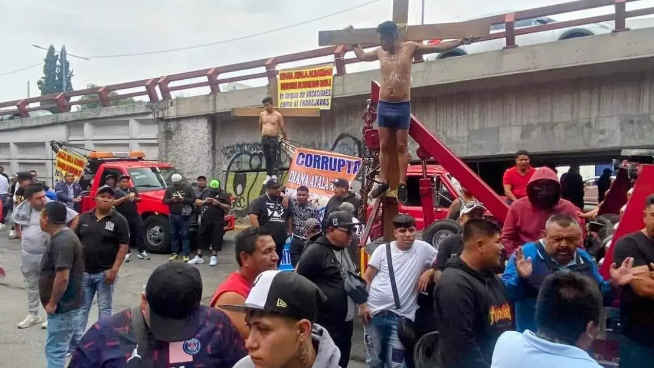 Realizan impactante movilización transportistas en Edomex protestan por la inseguridad y exigen destitución de funcionaria de la SEMOV Mario Ruiz Centrando la Nota Centrando La Nota