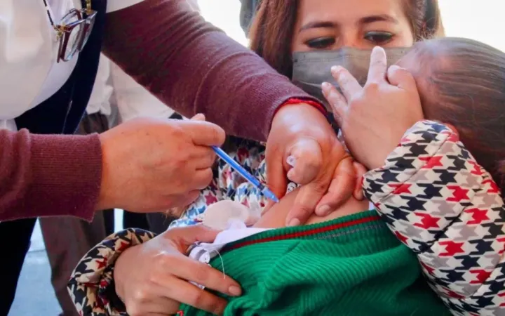 Arranca Edomex campaña de vacunación contra influenza y Covid-19