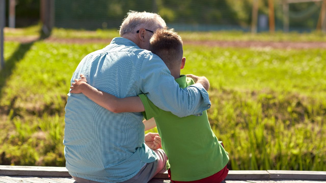 Día Internacional del Abrazo 2025 Beneficios origen y cómo celebrarlo2 Centrando La Nota Día Internacional del Abrazo 2025 Beneficios origen y cómo celebrarlo