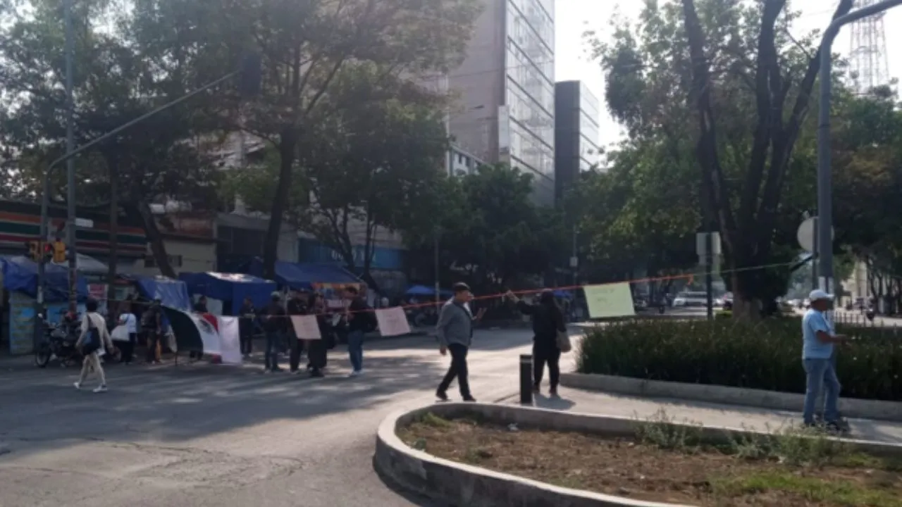Manifestación frente a la Fiscalía General de Justicia: Resistencia Civil Pacífica denuncia abuso de autoridad por parte de la policía capitalina