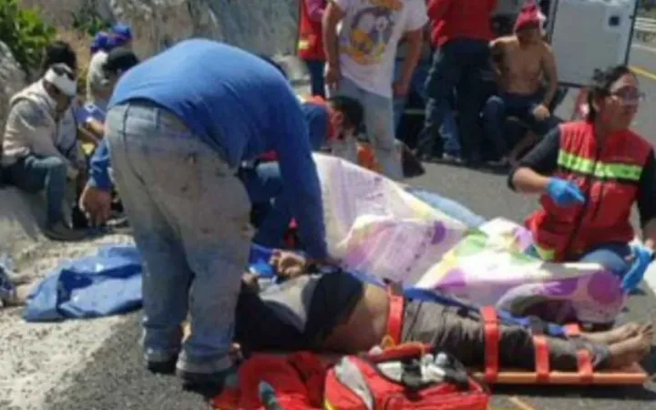 Trágico Accidente en Oaxaca: Autobús de Regreso de Mitin de Sheinbaum Volca y Deja Decenas de Víctimas