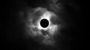 La Luna Negra: un instante de oscuridad que ilumina el cielo