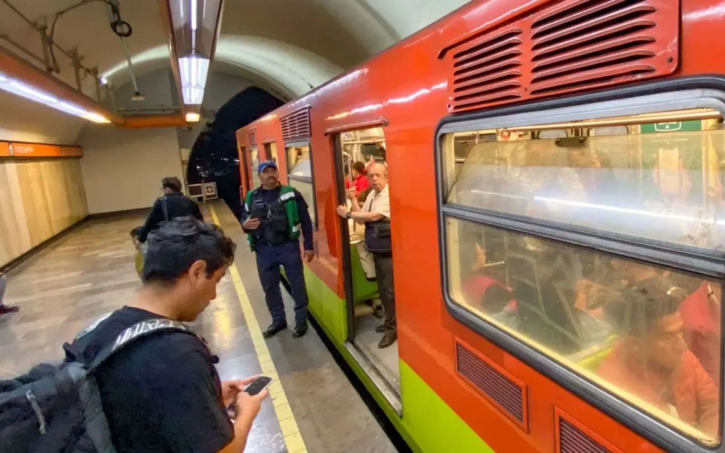 Crece la tensión en el Metro de la CDMX por fallas recurrentes y demoras prolongadas